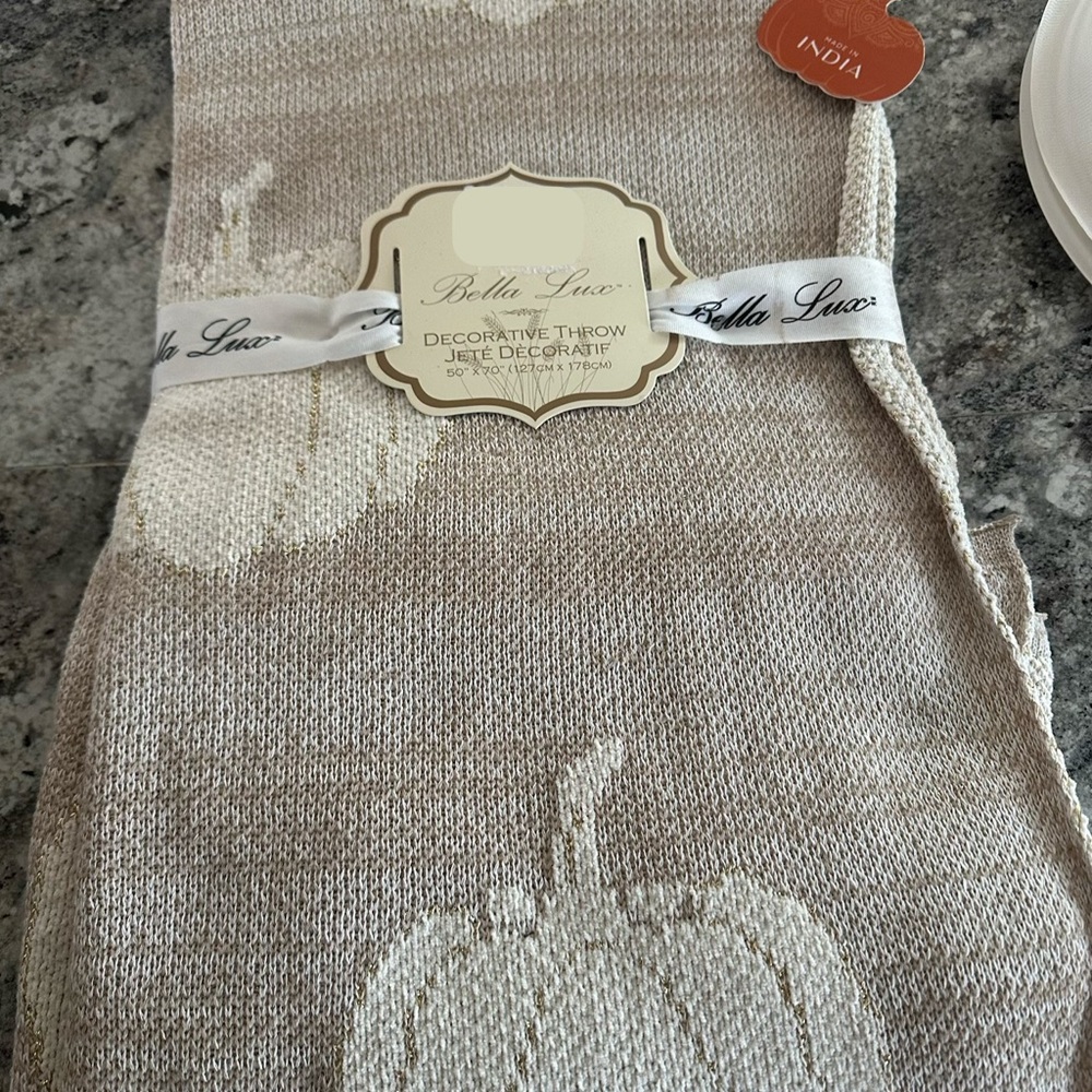 Bella Luxx Cream and Tan Knit Decorative Throw with Pumpkin Motif
